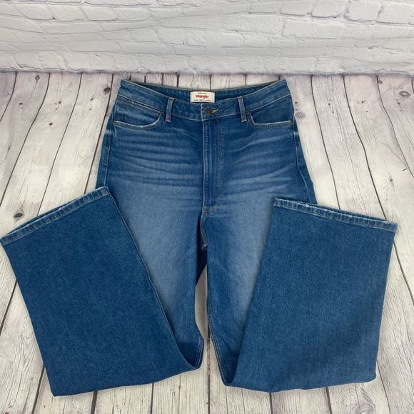 COPY - Wrangler Women’s Distressed High Rise Wide Leg Jeans Size  6 - Picture 3 of 8